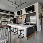 Enjoy Staycation L Downtown Apartment L Riverwalk