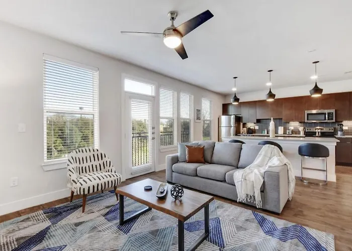 Enjoy Staycation L Downtown Apartment L Riverwalk