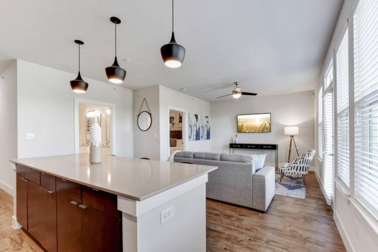 Enjoy Staycation L Downtown L Riverwalk Apartment *