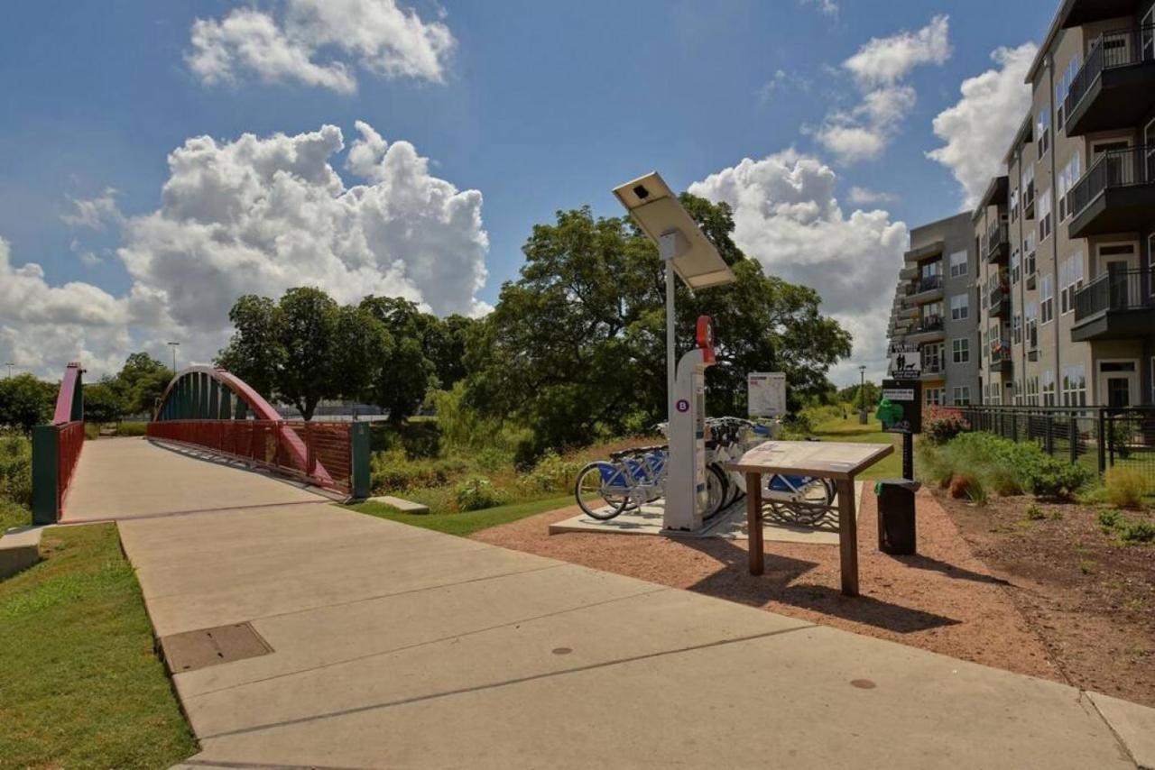 Enjoy Staycation L Downtown L Riverwalk *